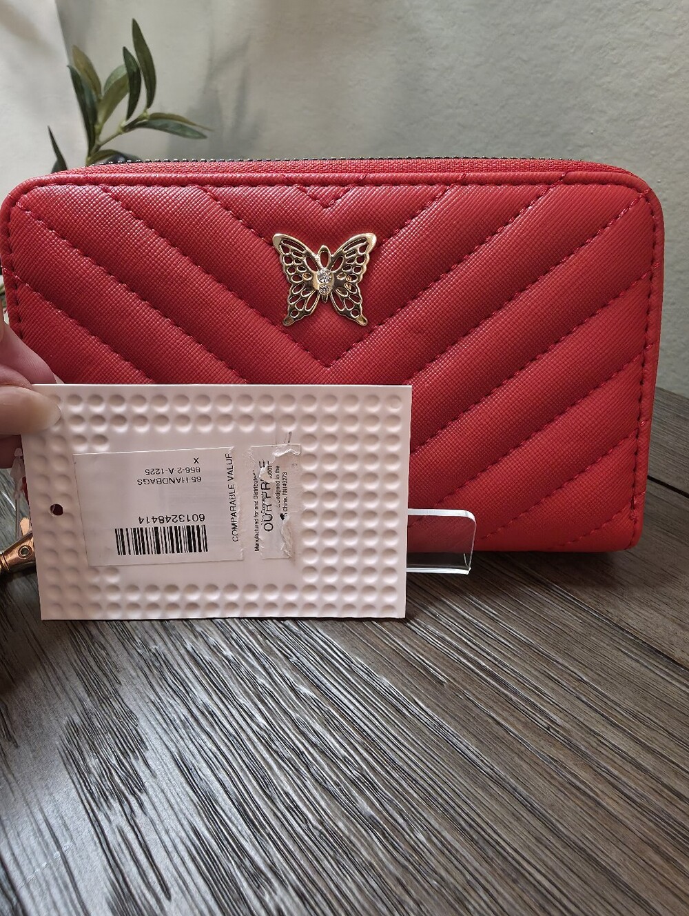 NWT Red Quilted Wristlet Wallet with Gold Butterfly Accent - Picture 3 of 12